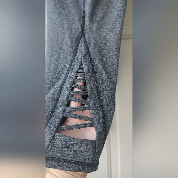 Athleta Women's Space Dye Chaturanga Capri Legging Criss Cross Gray Size L - Picture 6 of 9